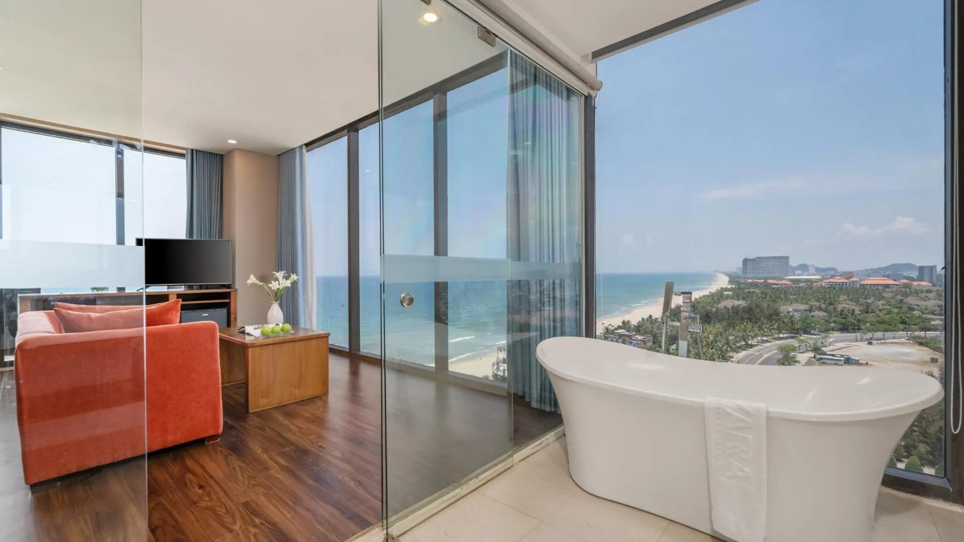 Yarra Ocean Suites Danang