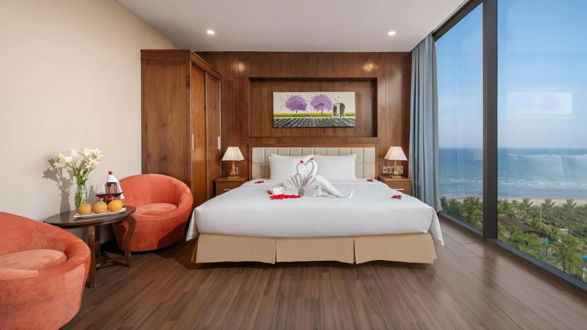 Yarra Ocean Suites Danang
