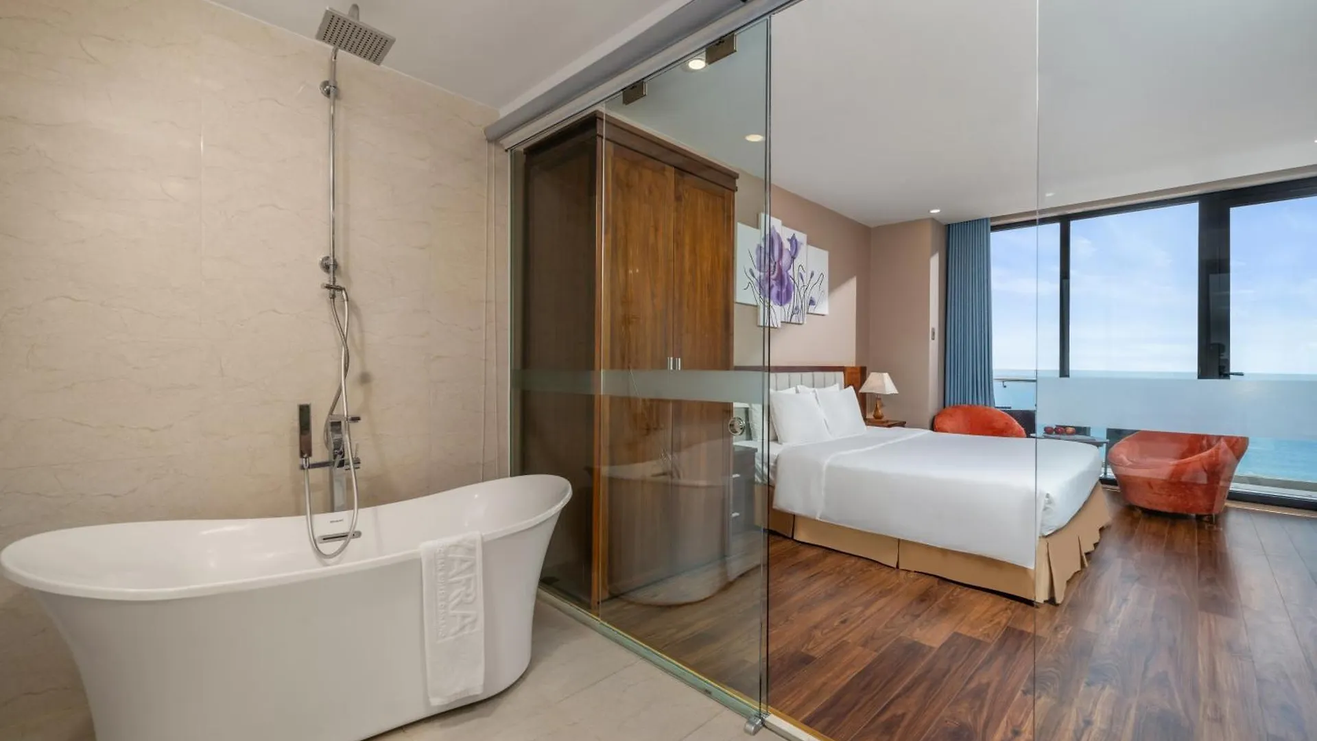 Yarra Ocean Suites Danang Hotel