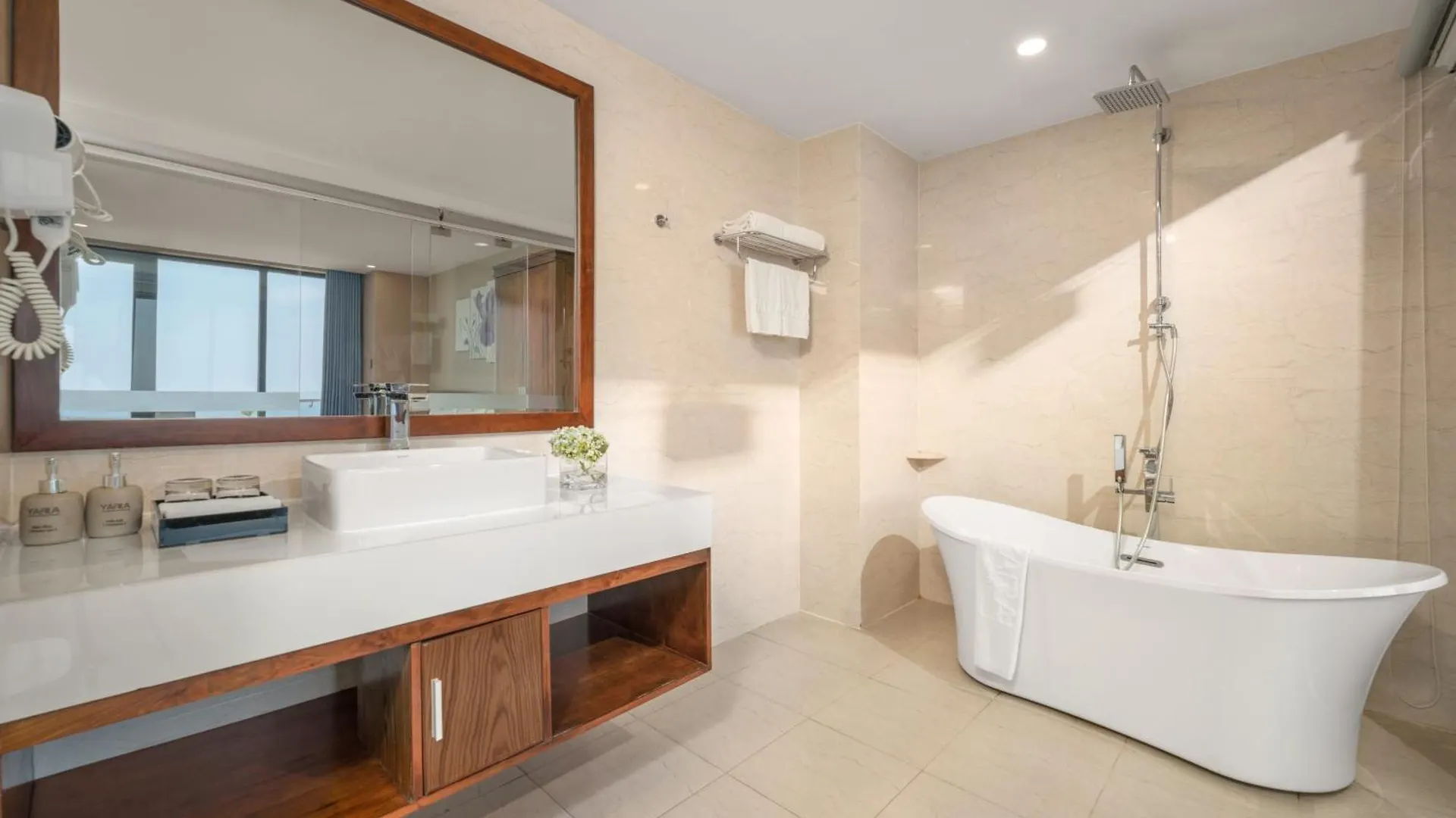 Yarra Ocean Suites Danang Hotel Da Nang