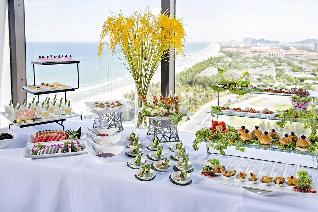 Yarra Ocean Suites Danang