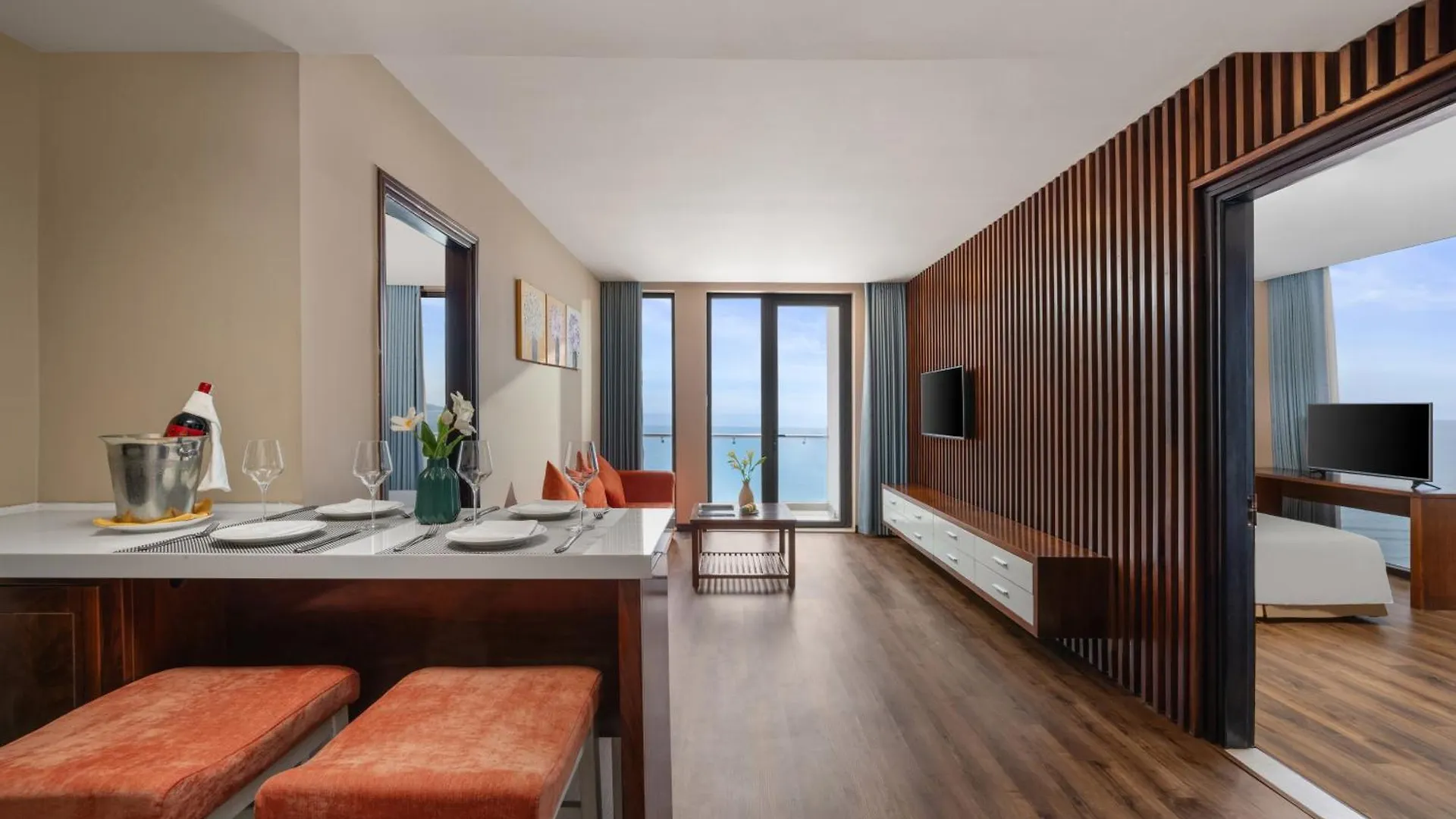 **** Szálloda Yarra Ocean Suites Danang Vietnám
